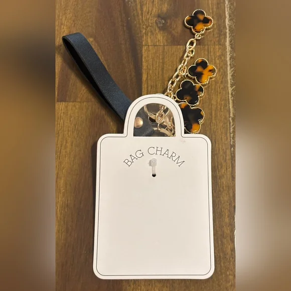 Quatrefoil Leopard Printed Keychain And Just Ximena Brushes - Picture 8 of 17